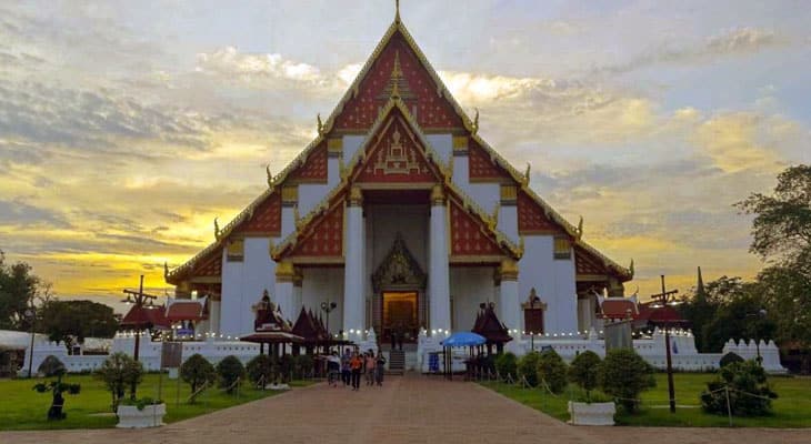 Wihan Phra Mongkhon Bophit ayutthaya vanuit bangkok